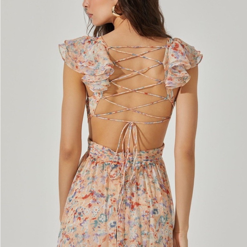 ASTR The Label Primrose Floral Strappy Back Maxi Peach Dress - Picture 3 of 9